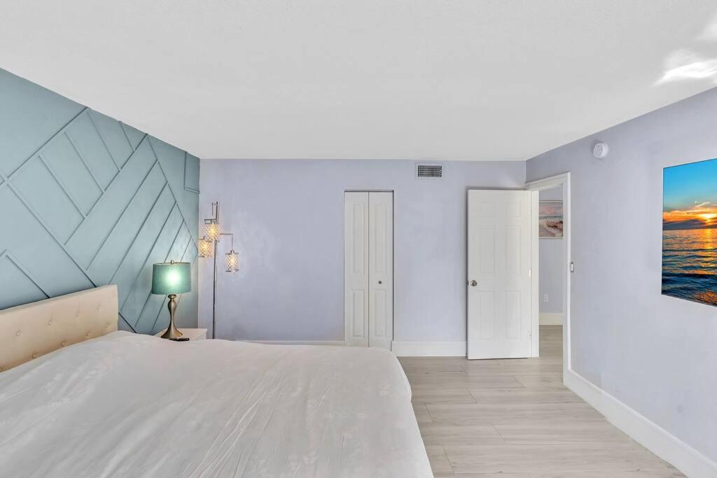 One Bedroom Steps Away From The Beach! Sunny Isles Beach Buitenkant foto