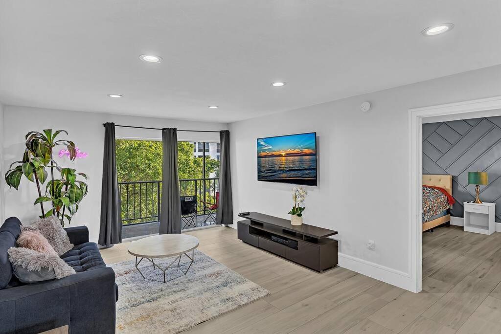 One Bedroom Steps Away From The Beach! Sunny Isles Beach Buitenkant foto