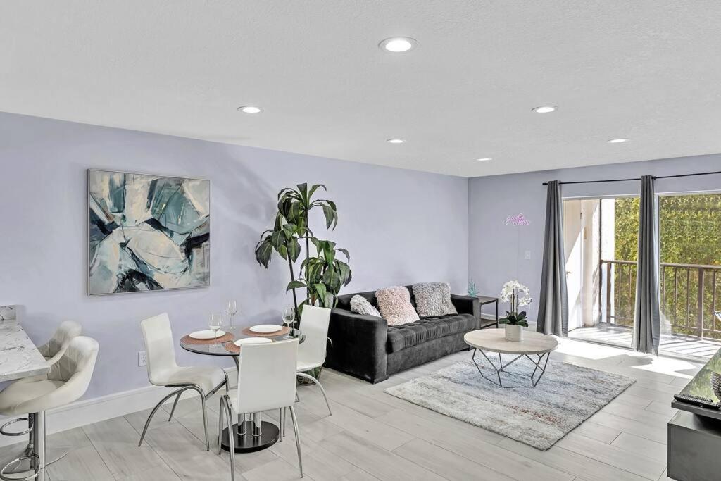 One Bedroom Steps Away From The Beach! Sunny Isles Beach Buitenkant foto