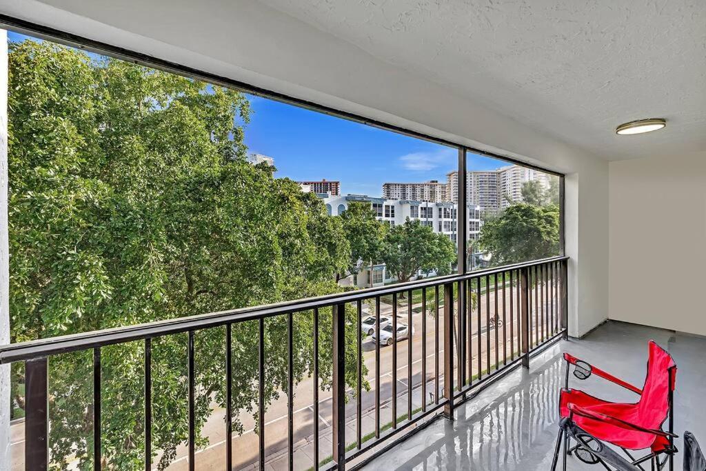 One Bedroom Steps Away From The Beach! Sunny Isles Beach Buitenkant foto