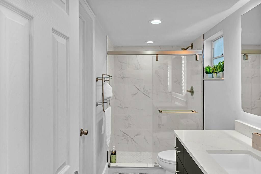 One Bedroom Steps Away From The Beach! Sunny Isles Beach Buitenkant foto